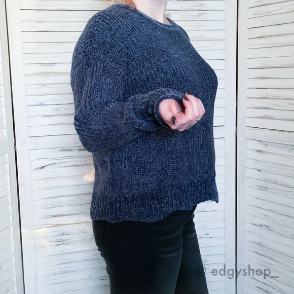 89th & Madison | Scalloped Hem Chenille Sweater - Picture 2 of 5